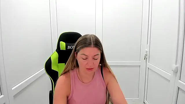 Snapshot of MiaSummerr_ chatting on 07/01/26, 06:14 MiaSummerr online show from 07/01/26, 06:14