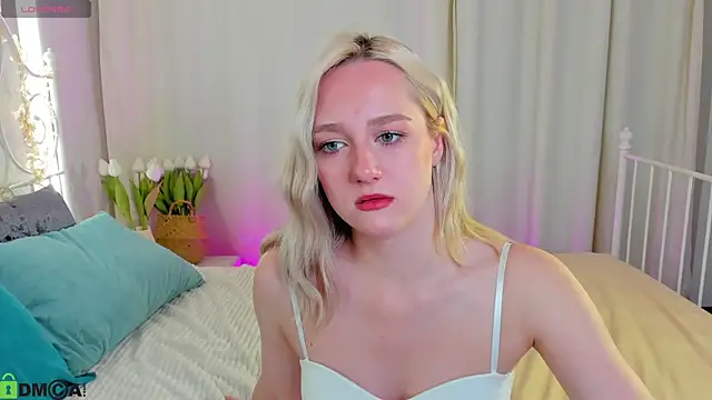 Chloe-Deccer online show from 07/16/26, 01:02