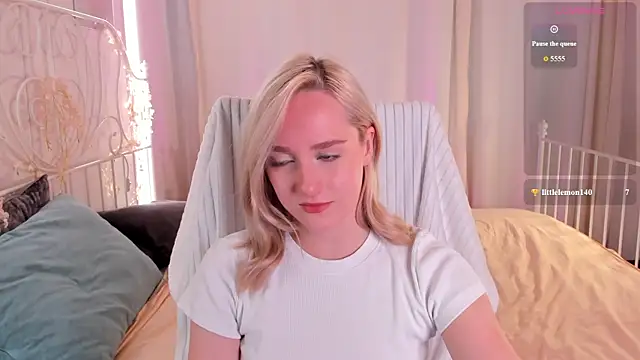 Chloe-Deccer online show from 07/13/26, 01:27