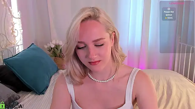 Chloe-Deccer online show from 07/10/26, 01:27