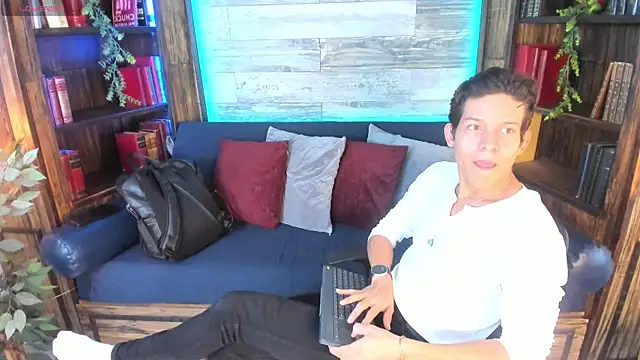 Snapshot of LevinFox chatting on 06/21/26, 12:55 LevinFox online show from 06/21/26, 12:55