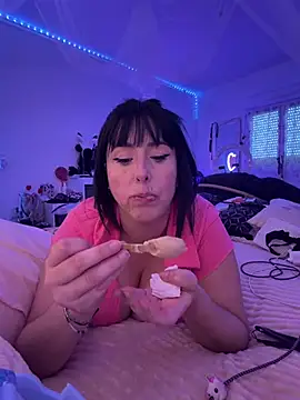 juliee1979 online show from 06/11/26, 04:37