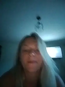 Snapshot of NinaHola chatting on 06/05/26, 07:41 NinaHola online show from 06/05/26, 07:41