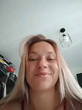 Snapshot of NinaHola chatting on 06/08/26, 12:49 NinaHola online show from 06/08/26, 12:49