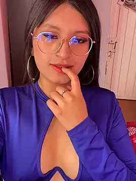 lizyyyy  online show from 06/06/26, 09:31