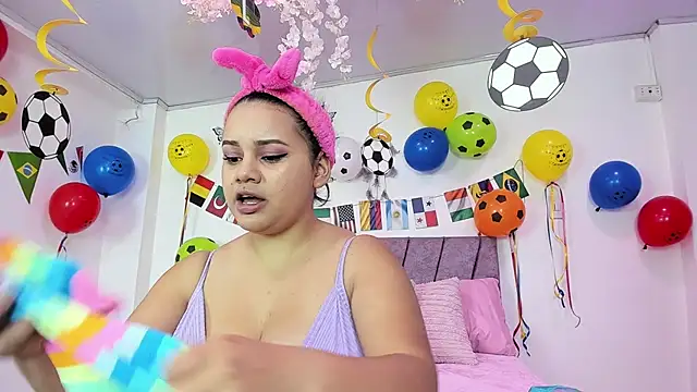 Snapshot of NahomyEvans chatting on 07/11/26, 11:43 NahomyEvans online show from 07/11/26, 11:43