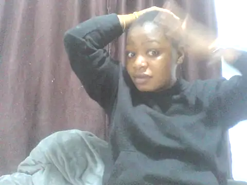 Snapshot of sweett_camillah chatting on 06/18/26, 11:48 sweett camillah online show from 06/18/26, 11:48