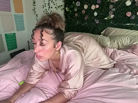 LyraCovee online show from 06/07/26, 02:39