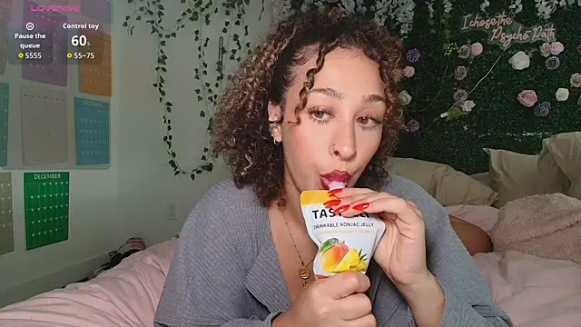 LyraCovee online show from 06/18/26, 12:31