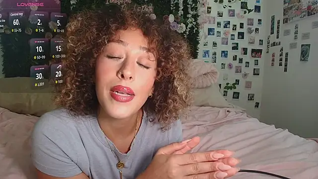 LyraCovee online show from 07/22/26, 12:23