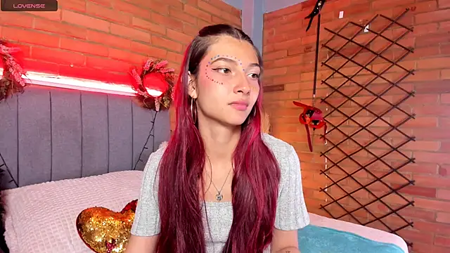 Snapshot of Emma_belley chatting on 07/07/26, 06:11 Emma belley online show from 07/07/26, 06:11