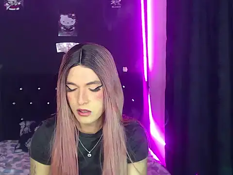 Snapshot of madame_kitty chatting on 06/14/26, 11:50 madame kitty online show from 06/14/26, 11:50