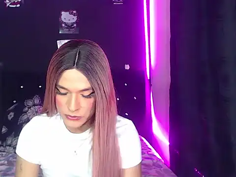 Snapshot of madame_kitty chatting on 06/16/26, 03:17 madame kitty online show from 06/16/26, 03:17