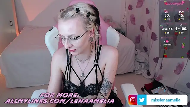 Snapshot of Lenas_Playroom chatting on 03/06/25, 08:48 Lenas Playroom online show from 03/06/25, 08:48