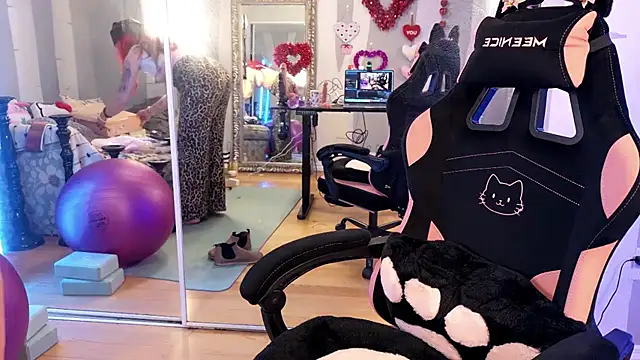 youngmilfBlossom online show from 07/31/26, 10:07