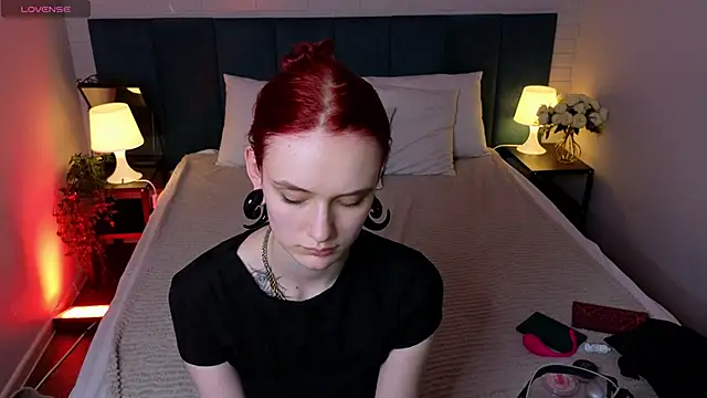 CrimsonMarquise online show from 06/09/26, 03:02