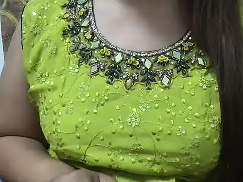 Snapshot of Sizzling_Maya chatting on 06/14/26, 11:44 Sizzling Maya online show from 06/14/26, 11:44
