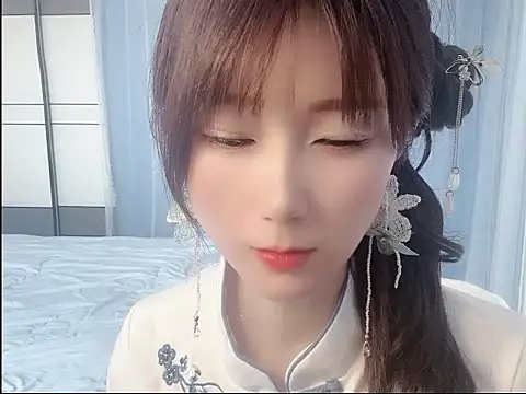 Snapshot of Vivi2222vivi chatting on 06/11/26, 02:53 Vivi2222vivi online show from 06/11/26, 02:53