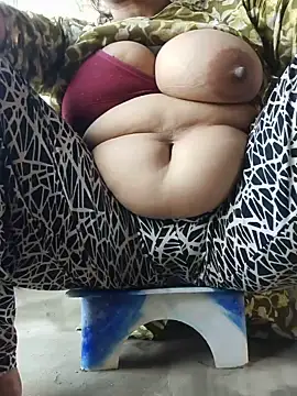 Snapshot of Your_Bhabhi69 chatting on 06/26/26, 12:00 Your Bhabhi69 online show from 06/26/26, 12:00