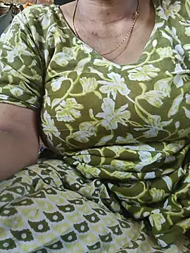 Snapshot of Your_Bhabhi69 chatting on 06/21/26, 08:09 Your Bhabhi69 online show from 06/21/26, 08:09