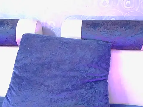 cute-iraa online show from 07/07/26, 07:45