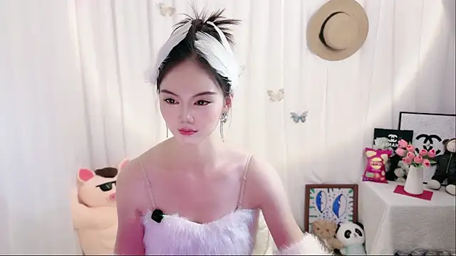 Snapshot of Ella-008 chatting on 06/15/26, 05:40 Ella-008 online show from 06/15/26, 05:40