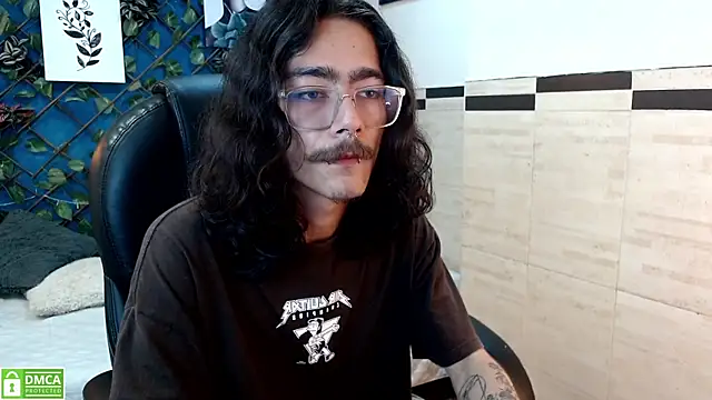 Snapshot of bigcock_robert chatting on 07/11/26, 04:40 bigcock robert online show from 07/11/26, 04:40