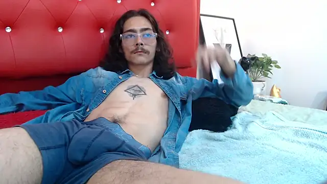 Snapshot of bigcock_robert chatting on 06/18/26, 07:30 bigcock robert online show from 06/18/26, 07:30