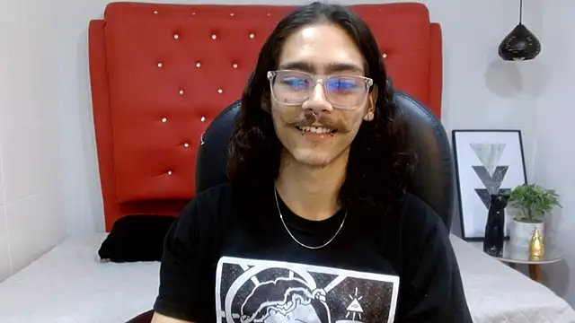 Snapshot of bigcock_robert chatting on 06/27/26, 05:52 bigcock robert online show from 06/27/26, 05:52