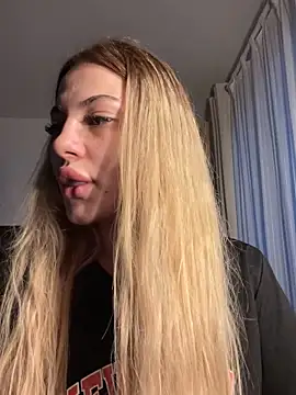 Snapshot of DariaSellen chatting on 06/13/26, 06:17 DariaSellen online show from 06/13/26, 06:17