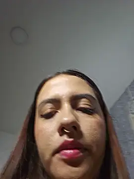 Snapshot of mile_latina chatting on 06/17/26, 06:57 mile latina online show from 06/17/26, 06:57