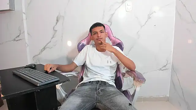 littlecum18 online show from 06/26/26, 12:00