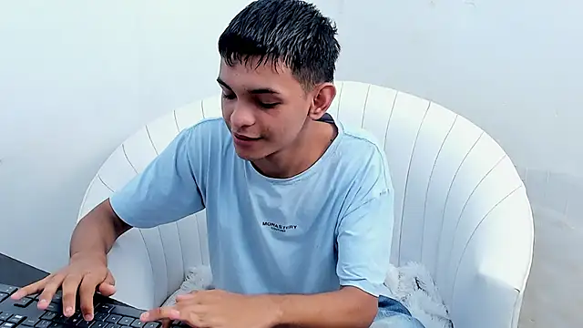littlecum18 online show from 06/08/26, 02:17