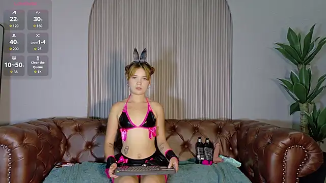 Snapshot of Lilii_Peach chatting on 07/02/26, 12:33 Lilii Peach online show from 07/02/26, 12:33