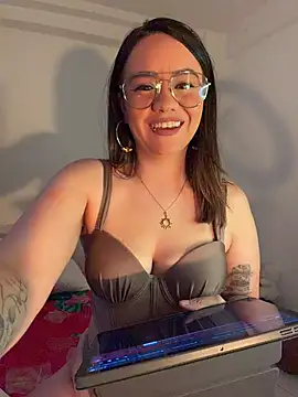 Snapshot of Emma_Jonas chatting on 06/15/26, 06:07 Emma Jonas online show from 06/15/26, 06:07