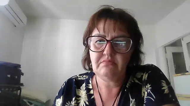 ErikaXShine online show from 06/18/26, 11:59