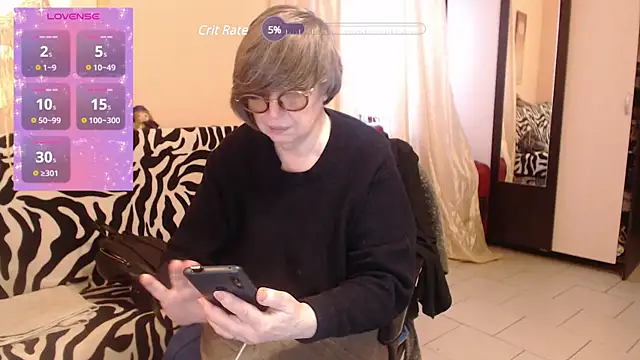 Snapshot of Sharon_Amore chatting on 03/11/25, 01:56 Sharon Amore online show from 03/11/25, 01:56