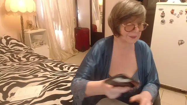 Snapshot of Sharon_Amore chatting on 07/05/26, 12:23 Sharon Amore online show from 07/05/26, 12:23