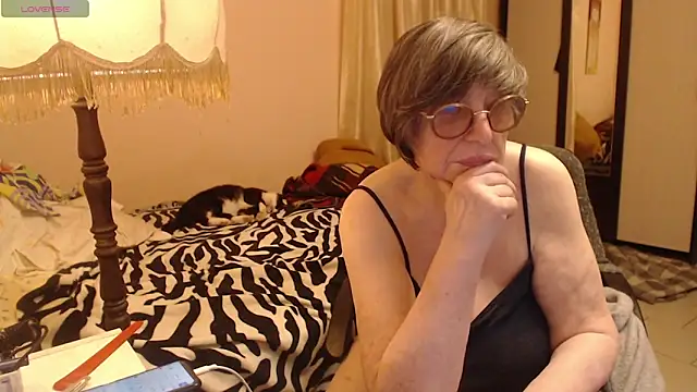 Snapshot of Sharon_Amore chatting on 10/02/25, 06:00 Sharon Amore online show from 10/02/25, 06:00