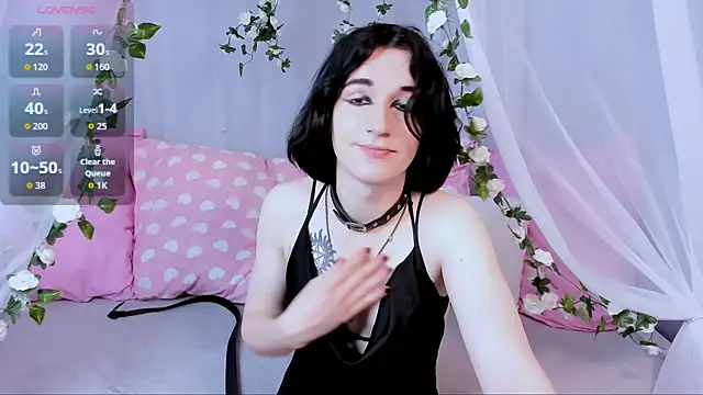 Snapshot of MickeQuinee chatting on 06/08/26, 10:05 MickeQuinee online show from 06/08/26, 10:05