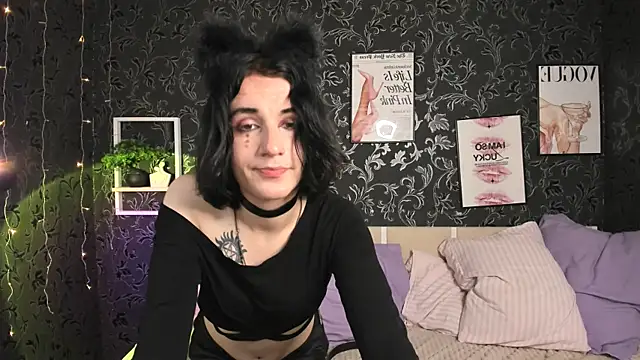 Snapshot of MickeQuinee chatting on 06/23/26, 01:09 MickeQuinee online show from 06/23/26, 01:09