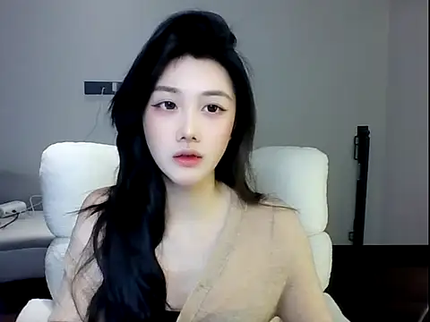 Snapshot of SylvieMaya chatting on 06/07/26, 05:07 SylvieMaya online show from 06/07/26, 05:07