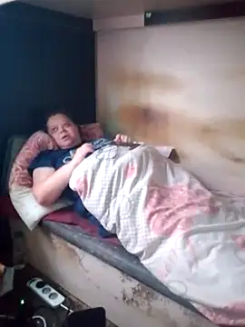 oksana72 online show from 09/30/25, 12:11