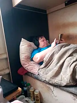 Snapshot of oksana72 chatting on 02/23/26, 09:43 oksana72 online show from 02/23/26, 09:43