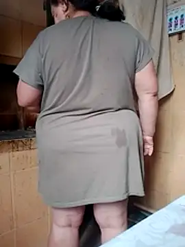 Snapshot of oksana72 chatting on 02/25/26, 06:35 oksana72 online show from 02/25/26, 06:35