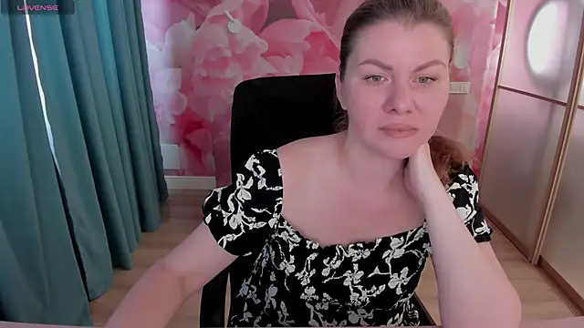 Snapshot of LunaKissesx chatting on 06/12/26, 11:41 LunaKissesx online show from 06/12/26, 11:41