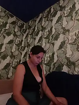 Snapshot of MichelleWoood chatting on 07/22/26, 04:47 MichelleWoood online show from 07/22/26, 04:47