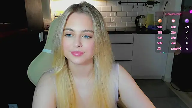 Snapshot of blonde_kellyy chatting on 07/12/26, 03:07 blonde kellyy online show from 07/12/26, 03:07