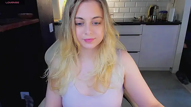 Snapshot of blonde_kellyy chatting on 06/30/26, 09:09 blonde kellyy online show from 06/30/26, 09:09