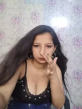 Queen Rosyy online show from 06/18/26, 03:49